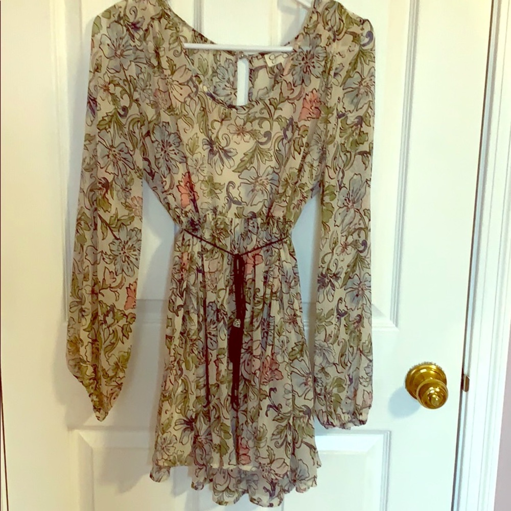 Jessica Simpson’s Maternity Blouse